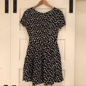 Rush Dresses - Adorable zipper back floral dress🌼 Like new Rush Dresses - Adorable zipper back floral dress🌼 Like new